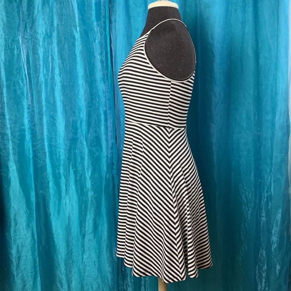 MOSSIMO Knit Dress with keyhole back (S) - Picture 4 of 5
